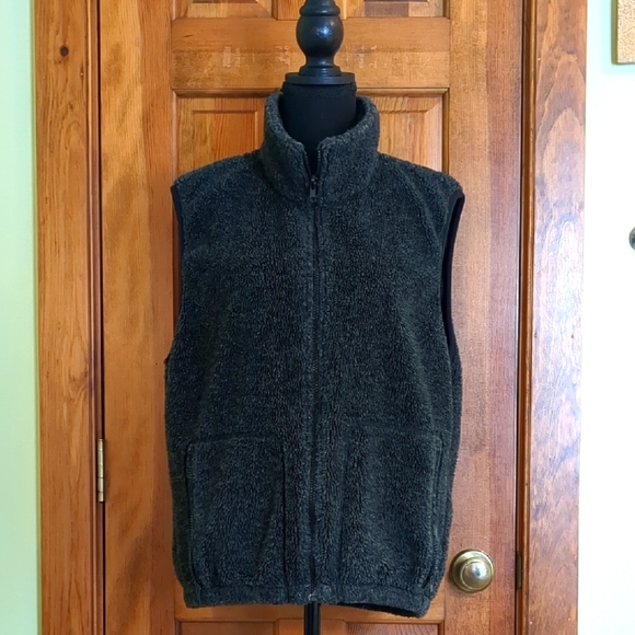 Black Fleece Vest with High Collar and Zip-Up Style - Picture 1 of 6